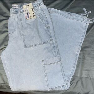 NO BOUNDARIES CARGO JEANS